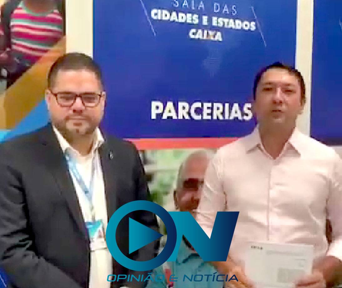 Prefeito de Castelo do Piauí firma parceria de R$ 12 milhões com Caixa Econômica Federal